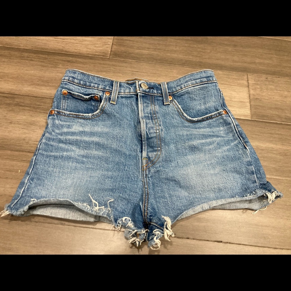 LEVI STRAUSS & CO. Jean Shorts